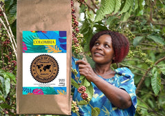 1 kg de boabe de cafea naturală 100% Arabica – origine exclusivă din Columbia – premiate cu 82 de puncte de către Asociația Cafelelor de Specialitate (SCA) – pentru aroma, gustul și excelența sa