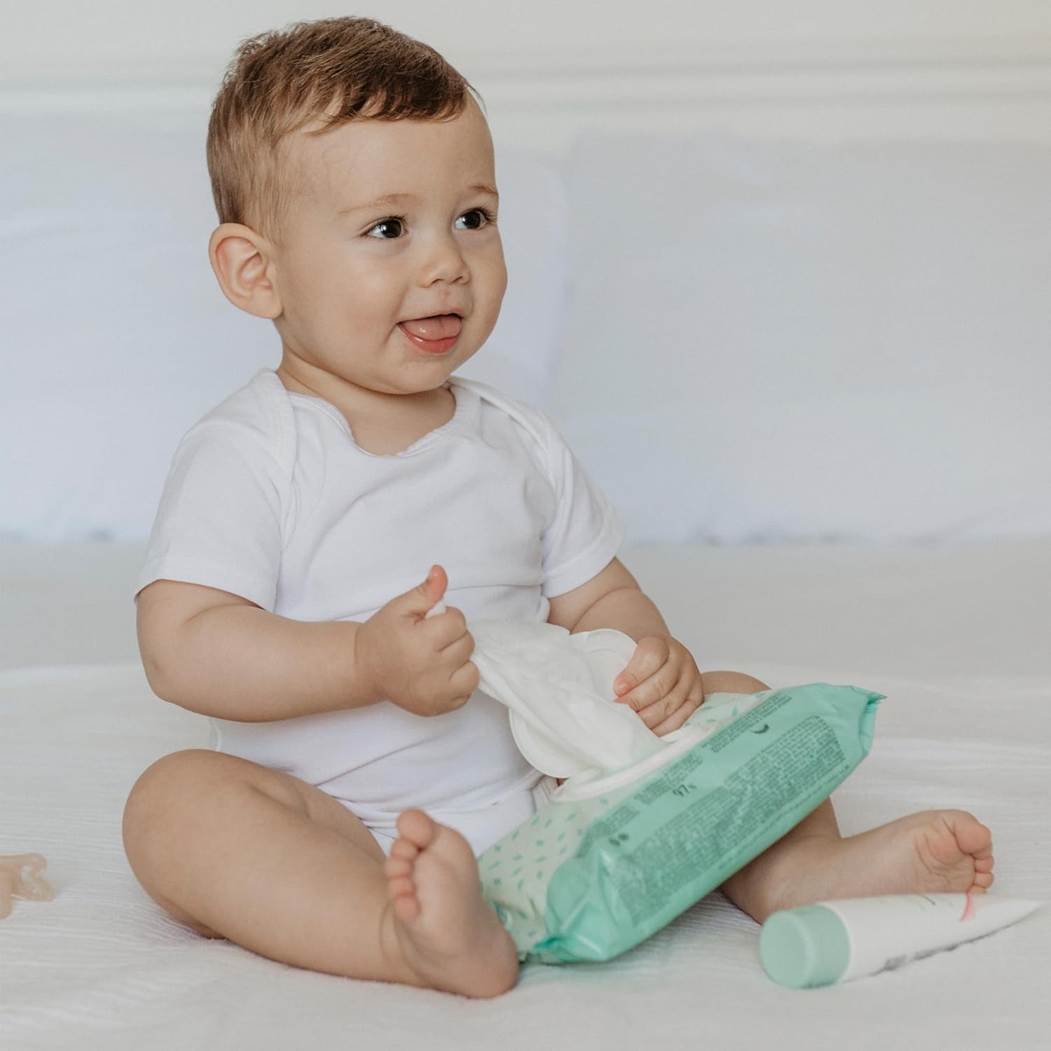 Suavinex 14 balení 60 dětských vlhčených ubrousků (celkem 840 ubrousků), hydratační, vhodné pro atopickou pokožku, 95 % přírodních složek