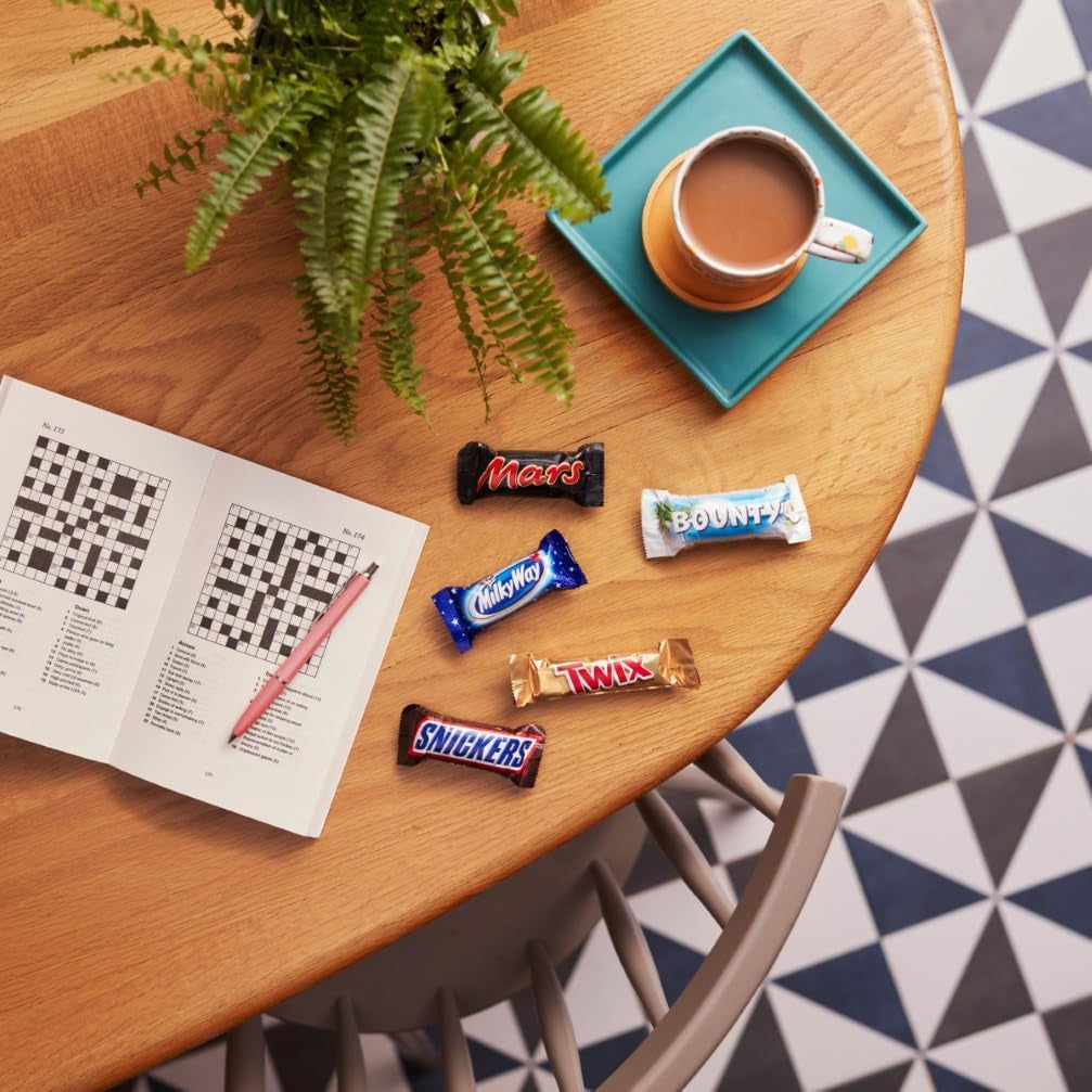 Mini čokoládové míchané balení, 71 mini čokoládových snacků (Mars, Snickers, Bounty, Twix, Milky Way) ve formě sladkostí, ideální pro večer amerického fotbalu (1400 g)