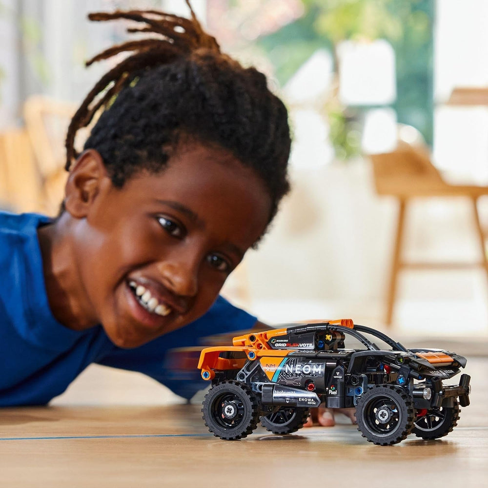 LEGO Technic NEOM Mclaren Extreme E závodní sada aut, motorová hračka pro děti, sestavitelné větrné auto, technický dárek pro chlapce a dívky 7 let staré 42166 stavebnic Besuche den LEGO-Store
