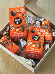 Feel FIT proteinové pralinky s arašídovým máslem ve vysoce kvalitní mléčné čokoládě, bez přidaného cukru, 17 % proteinu, bez lepku 66 g (1 balení)