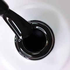 UV lak na nehty alessandro Striplac Midnight Black – Jemný a dlouhotrvající – Snadné odstranění díky odlupovací technologii – Veganský a bez krutosti – 8 ml