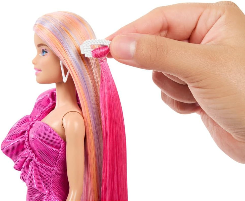 Barbie Totally Hair - Păpușă cu păr curcubeu extra lung, ușor de coafat și 10 accesorii de modă și styling, rochie cu buline și blocuri de culoare, pentru copii cu vârsta de 3 ani și peste, HKT96