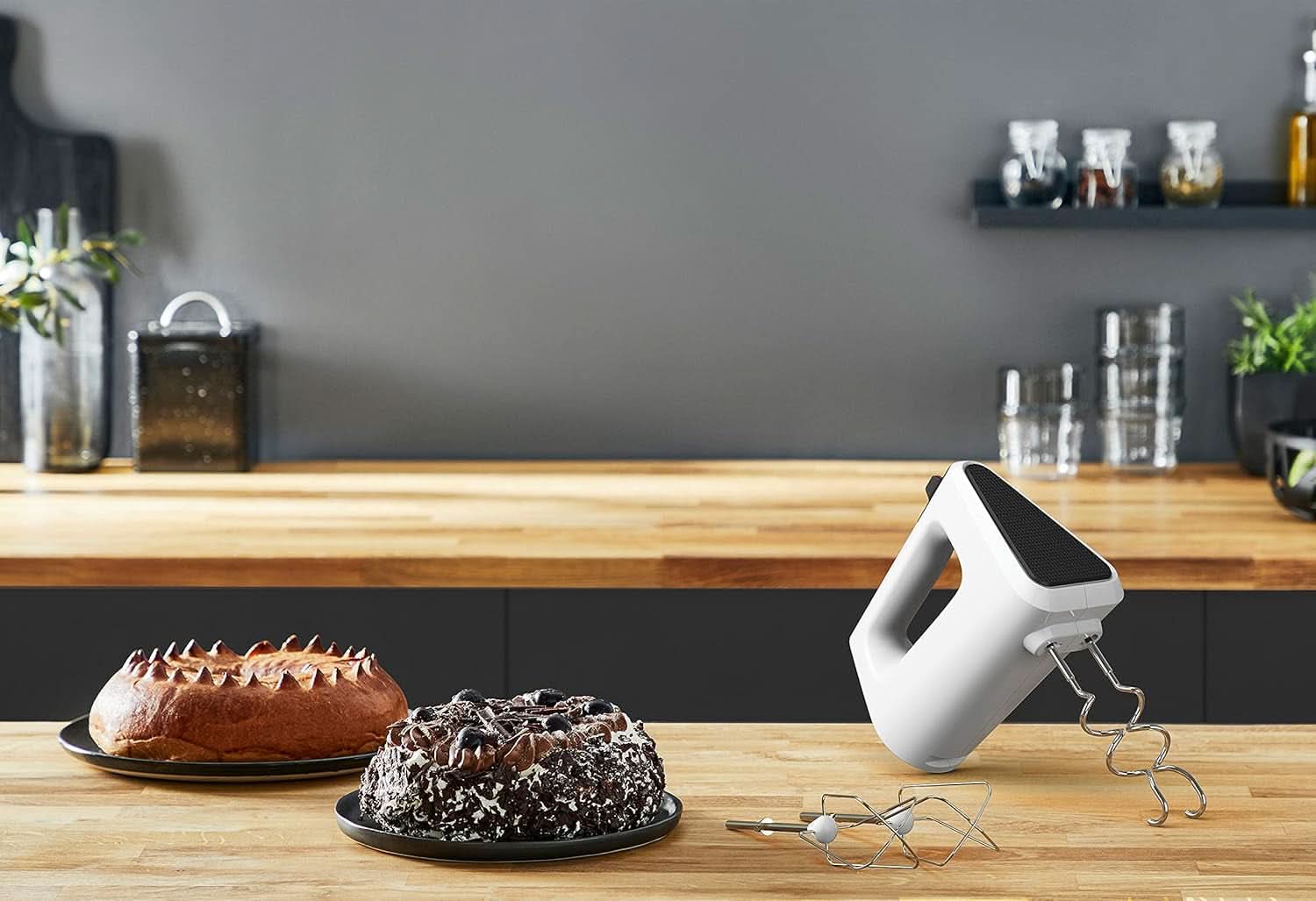 Krups GN4001 3 Mix 4000 Ruční mixér | 450 Watt | Robustní provedení | Regulátor otáček | Turbo-Und Auswurf-Funktion | Vč. 2 Rührbesen Und 2 Knethaken | Weiß/Grau Kitchen Naty Shop