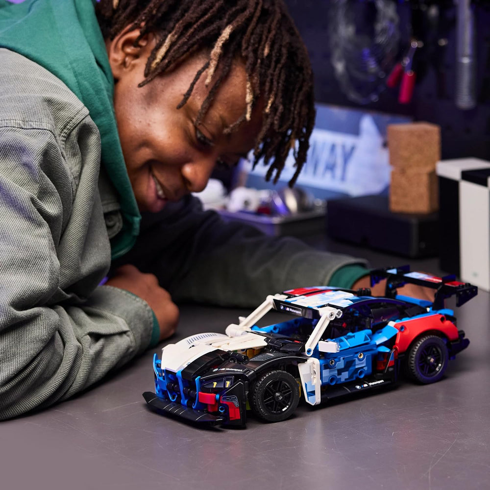 LEGO Technic BMW M4 GT3 EVO Závodní auto - Modellbausatz s motorem V6, řízením a otevřenými dveřmi - Herní dárek pro chlapce od 11 Jahren & Jugendlich Motorsport Fans - 42226