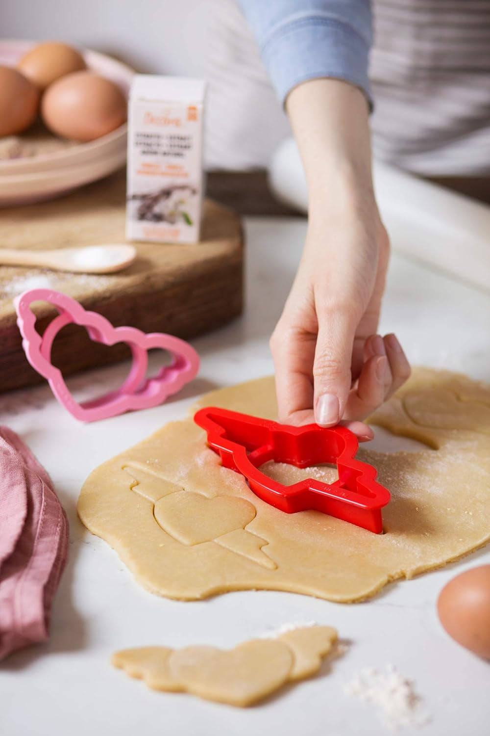 0255063 Forme de biscuiți din plastic Love, 2 bucăți, asortate