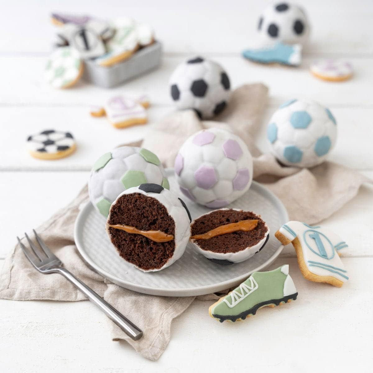 Zenker 12Er Muffinform – Muffinbackblech Für Muffins Und Cupcakes Aus Der Serie Soccer Baking– Hitzebeständiges 12Er Muffinblech Mit Antihaftbeschichtung, Schwarz Matrite si tavi pentru copt Naty Shop