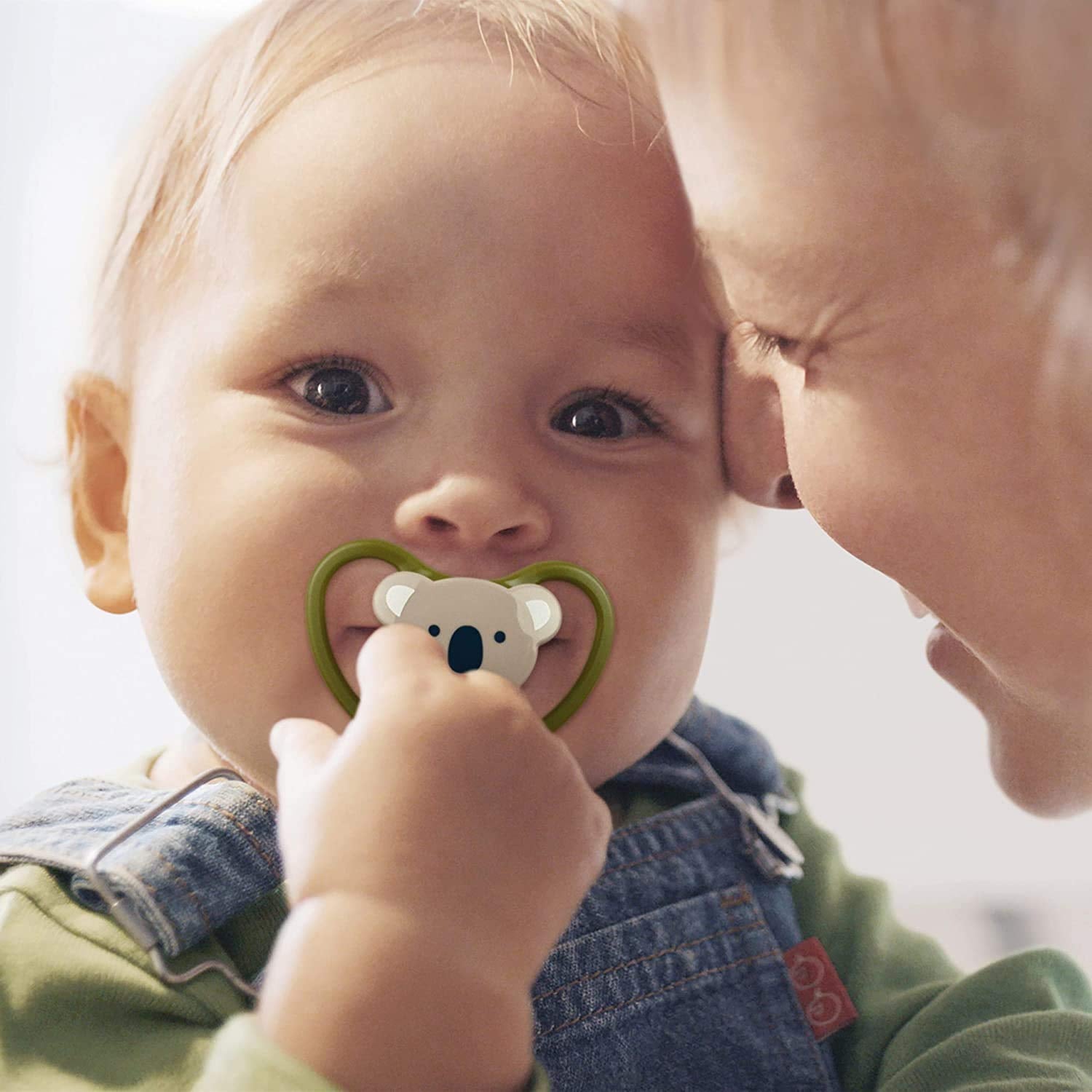 Suzetă NUK Space pentru bebeluși 6-18 luni, suzetă cu deschideri extra mari pentru piele sensibilă, silicon fără BPA, model Zebra, pachet de 2