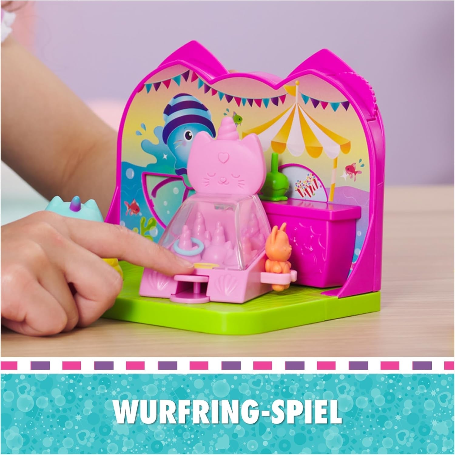 DREAMWORKS CASA DE PĂPȘI A LUI GABBY - Set de joacă Deluxe Room, cameră de petrecere cu Kitty Narwhale, mobilier și accesorii tematice, vârste 3+