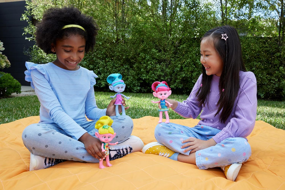 Mattel DREAMWORKS TROLS Gemeinsam Stark – Haarige Überraschungen Žinylková loutka s leuchtend blauem Haar zum Stylen, lila Stirnband, für Kinder ab 3 Jahren, HNF15