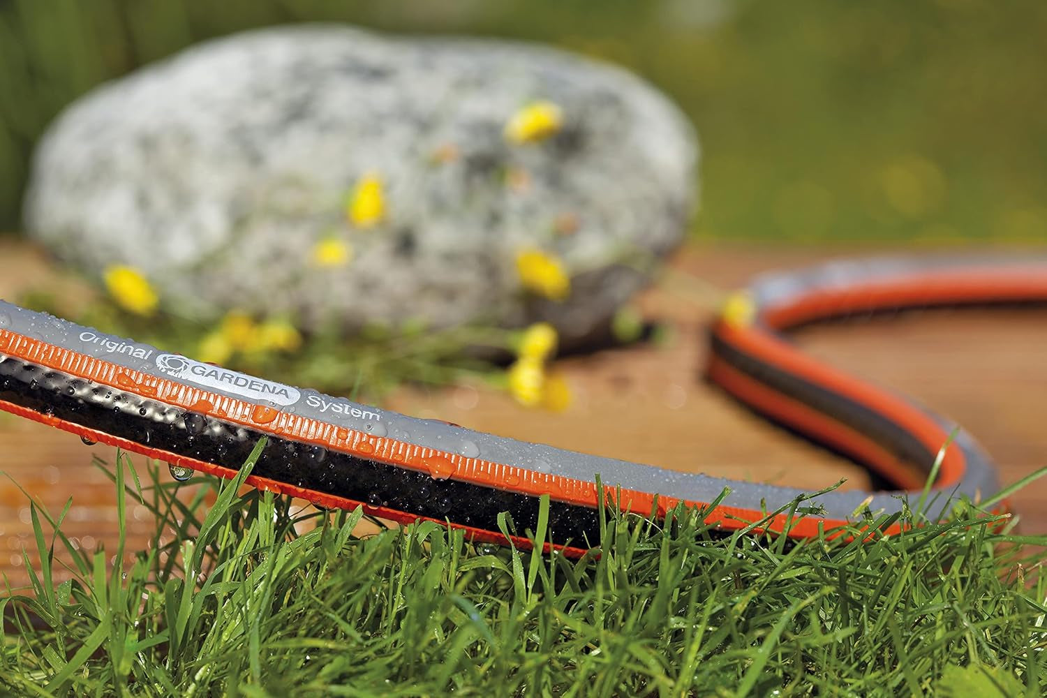 Furtun Gardena Comfort FLEX 19 mm (3/4 inch), 25 m: Furtun de grădină flexibil, stabil dimensional, cu profil Power-Grip, fabricat din material spiralat de înaltă calitate, presiune de spargere de 25 bar, fără componente de sistem (18053-20)