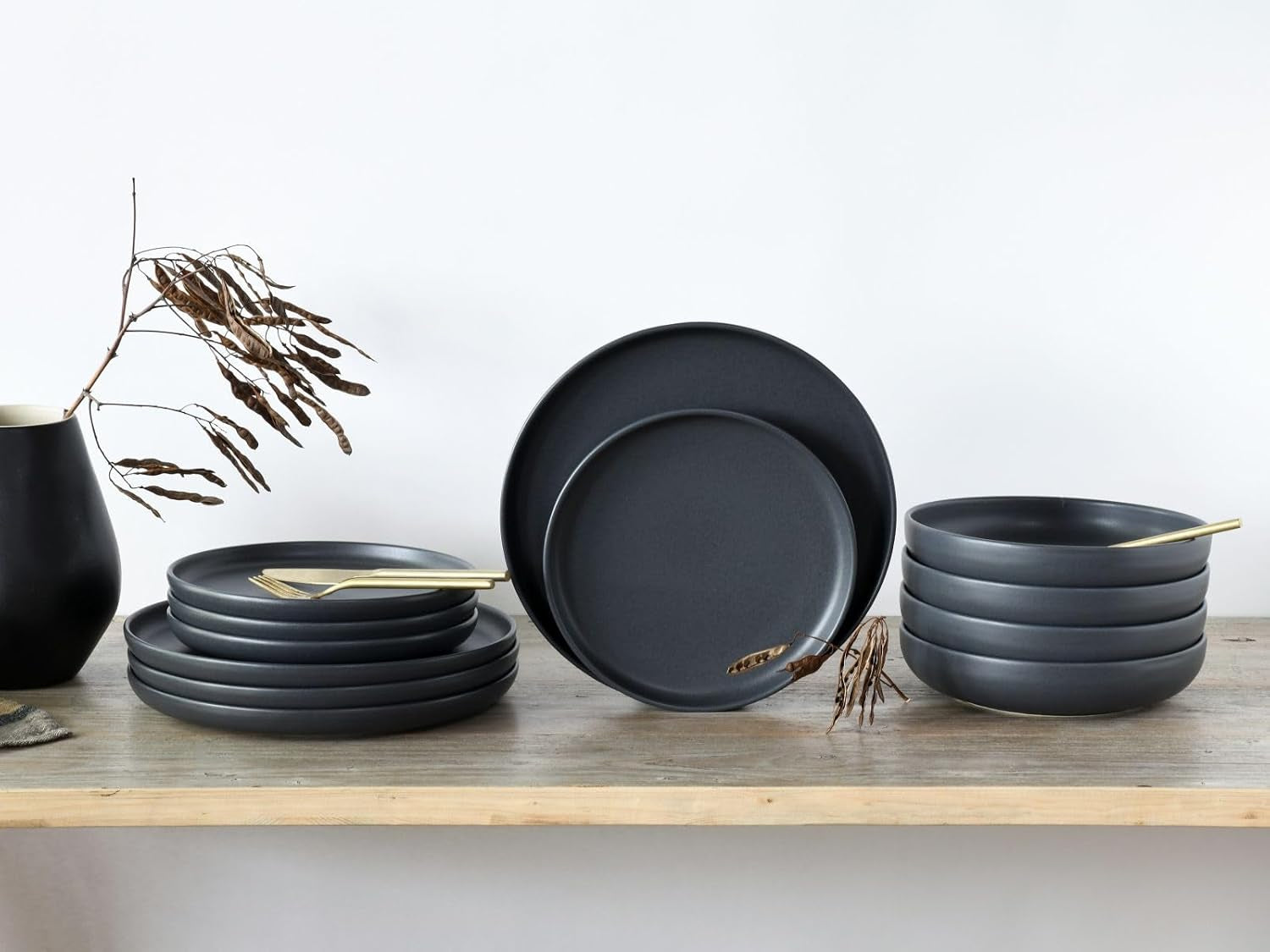 Creatable, 22979, Serie Uno BLACK, 12-teiliges Geschirrset, Teller Set Aus Steinzeug, Spülmaschinen- Und Mikrowellengeeignet, Made in Portugal Sady nádobí Naty Shop
