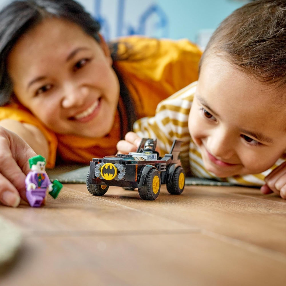 LEGO 76264 DC Chase in the Batmobile: Batman vs. Sada autíček Joker, Startovací sada superhrdinů se 2 minifigurkami, Hračka pro předškoláky, kluky a dívky ve věku 4+, Rychle sestavitelné Stavebnice Besuche den LEGO-Store