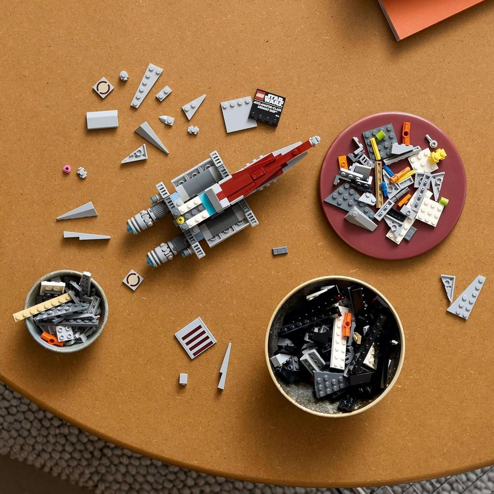 LEGO Star Wars 75404 Útočná loď třídy Acclamator z Attack of the Clones - Hvězdná loď ke sbírání, stavění a vystavení - Stavebnice Fantasy - Dárek pro dospělé a dospívající fanoušky Stavebnice Besuche den LEGO-Store