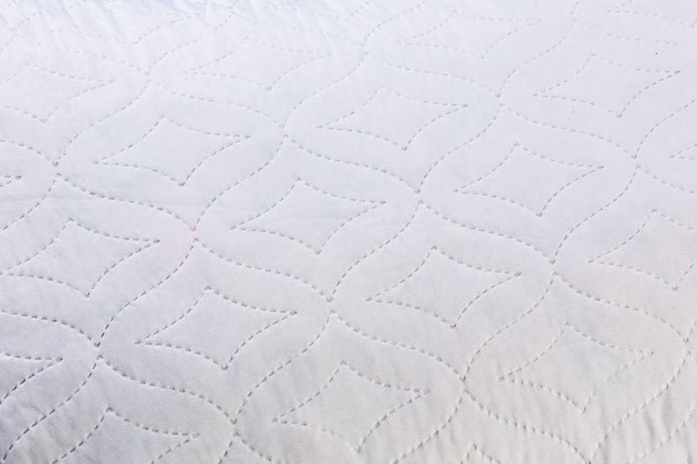 V.I.P. Very Important Pillow V.I.P. Pernă cu fulgi de memorie, alb, pernă 45 X 75 cm, copertă matlasată din poliester, foarte respirabilă, moale, fabricată în Italia Perne standard Naty Shop