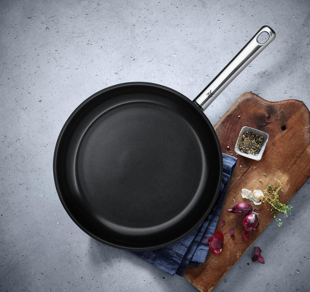 Pánev WMF Devil 28 cm indukce, keramický povrch Hrnce a pánve Naty Shop