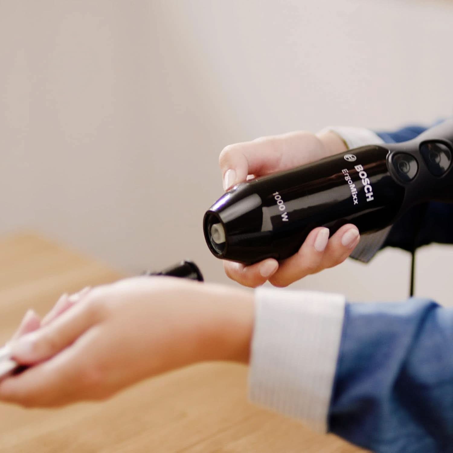 Bosch Stabmixer Ergomixx MS6CB61V1, Vakuum-Funktion, Edelstahl-Mixfuß, Mix- Und Messbecher, Vakuum-Pumpe, Vakuum-Beutel, Vakuum-Frischhaltedose, 12 Stufen plus Turbo, 1000 W, Schwarzty Shoprazit