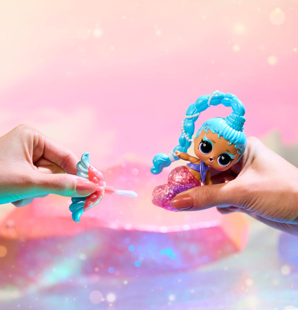 LOL Surprise! Mermaids Makeover Magic Tots – Luciu de buze adevărat pentru tine și păpușa ta, pentru a te crea singur, a amesteca și a crea machiaj, Joc distractiv cu apă, 6 păpuși de colecționat – Vârste 4+