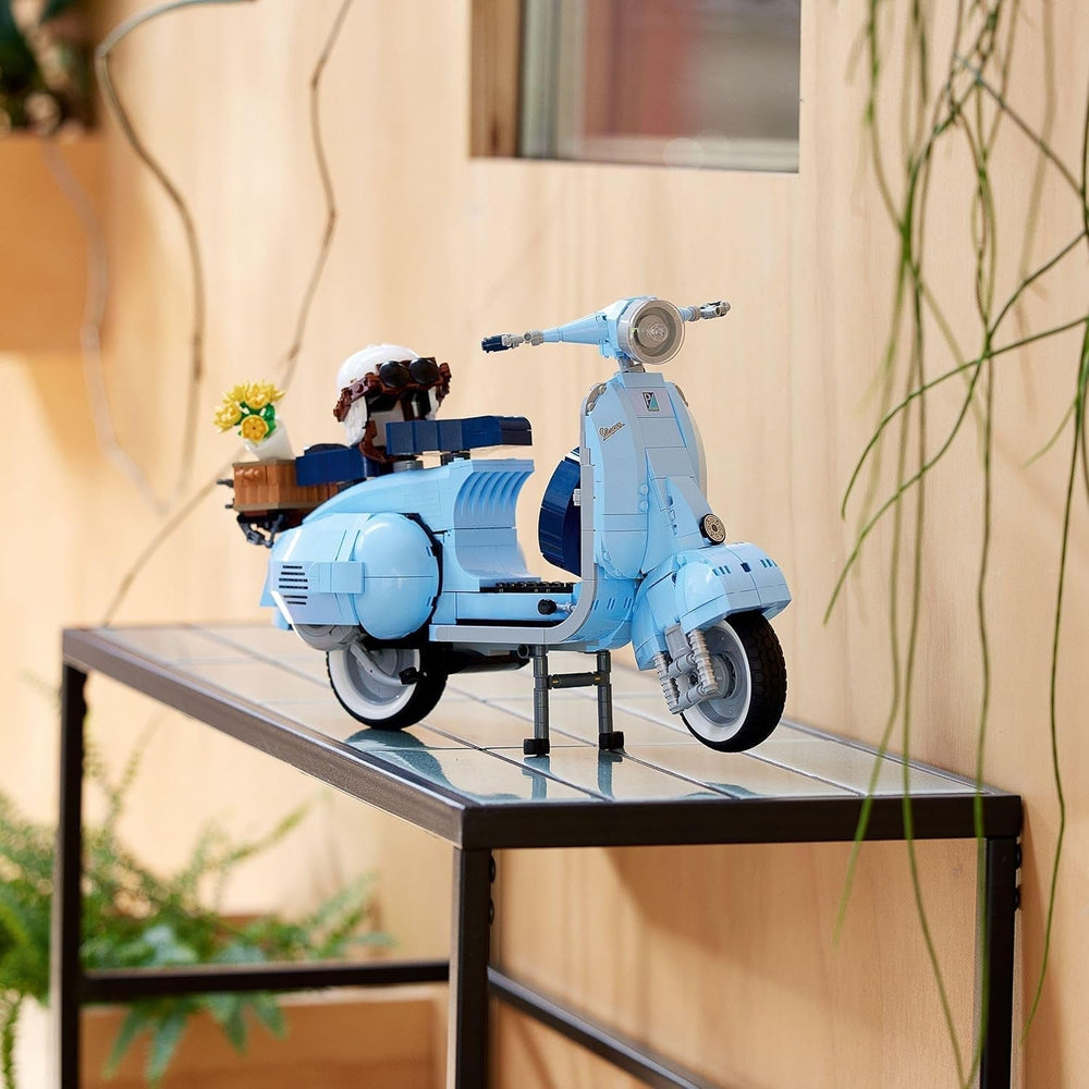 LEGO Icons Vespa 125, sestavitelný model motocyklu, historický italský skútr, modelová sada pro dospělé, výstavní kousek jako dekorace pokoje, dárky pro ženy a muže 10298 stavebnic Besuche den LEGO-Store