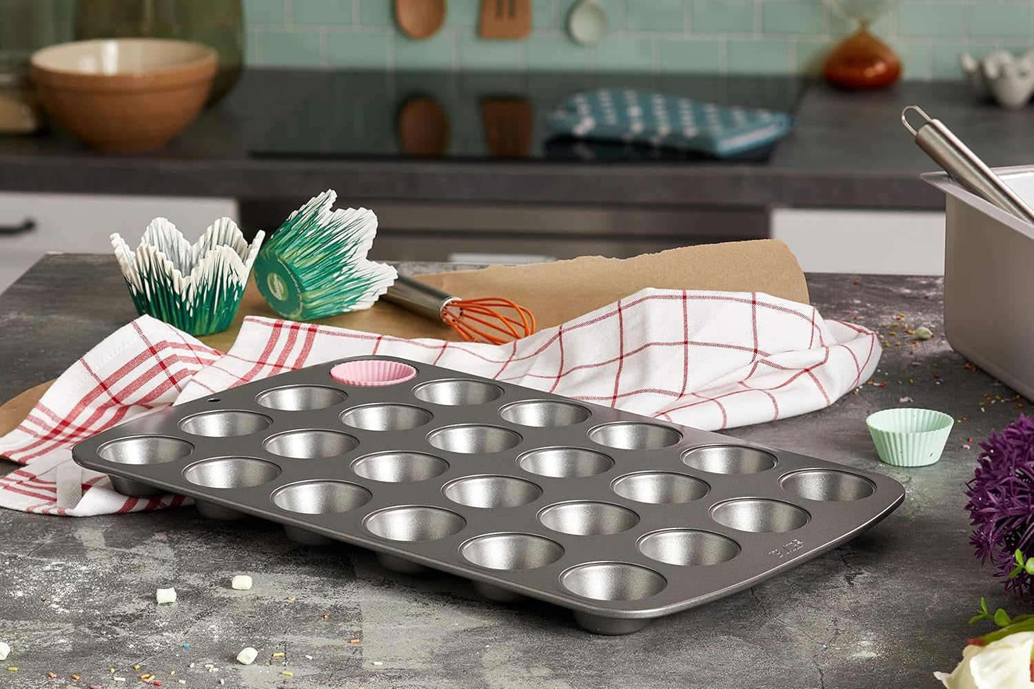 CSB111 Antihaftbeschichtete Mini-Muffinform Mit 24 Löchern Aus Karbonstahl, Edelstahl, Silver, 39,4 X 24,6 X 2,1 Cm Formy a plechy na pečení Naty Shop