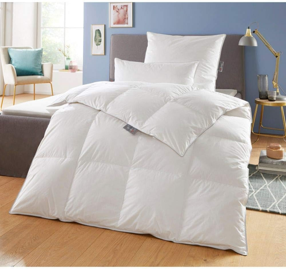 Přikrývka Badenia Trendline Comfort, teplá zimní přikrývka s 90 % prachového peří a 10 % peří třídy I, 135 X 200 cm, prachové peří Pass Tested & Oeko-Tex Certified, Vyrobeno podle německého standardu kvality Peřiny a přikrývky Naty Shop