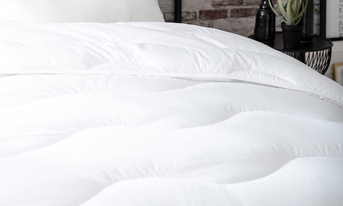 Přikrývka Abeil, materiál: 100% mikrovlákno, výplň, Blanche, 260X240 Přikrývky a přikrývky Naty Shop