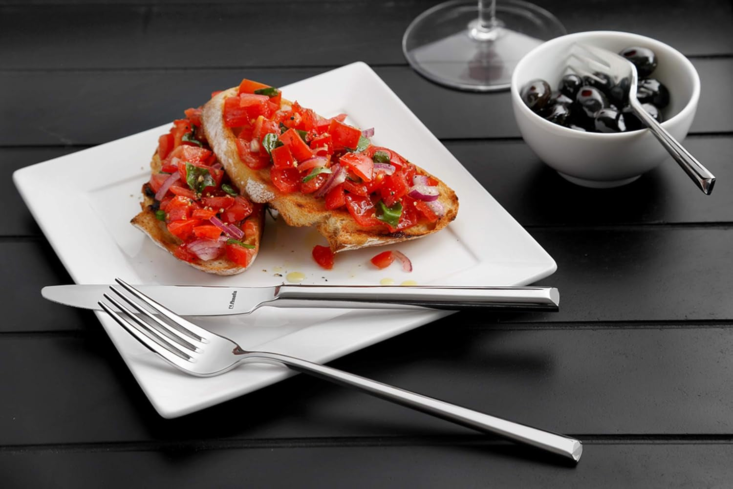 Amefa ECLAT, tacâmuri pentru 4 persoane, oțel inoxidabil cu mânere din plastic de înaltă calitate în violet, 16 piese Bucatarie Naty Shop