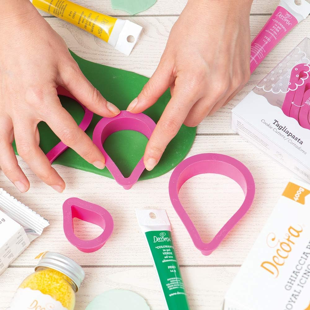 0255311 Set forme de biscuiți cu picătură, 4 piese 1,5-3,5-5,5-12 H2,2 cm, roz