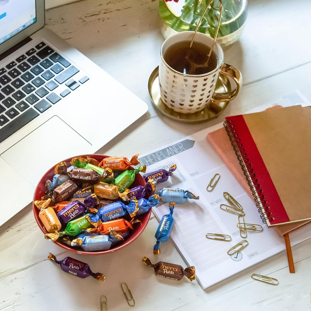 Kávový krém Merci Petits - 12 x 125 g - Malé pralinky z bílé čokolády na jemné čokoládě s kávovou smetanou - Jednotlivě balené čokoládové pralinky