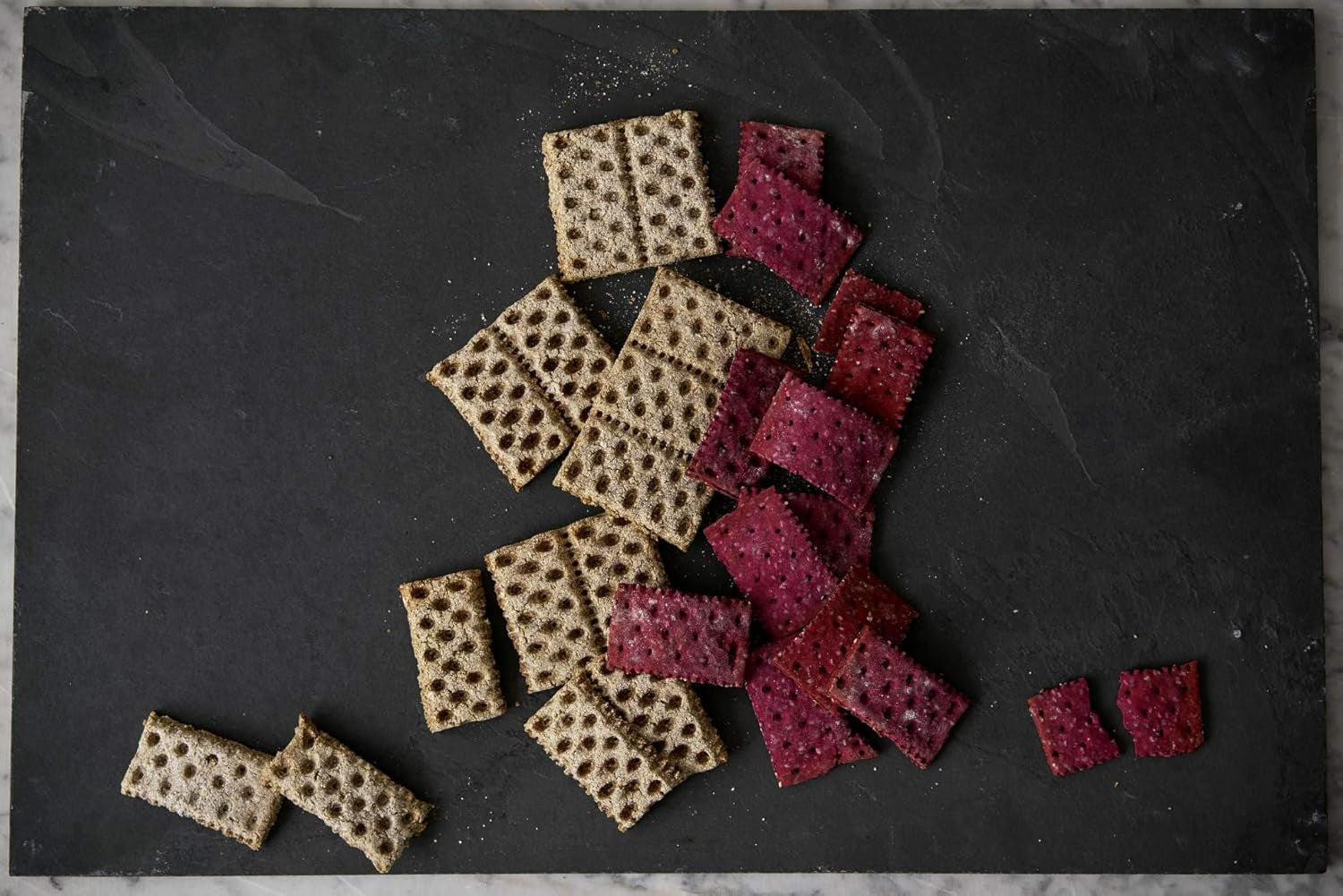 Betty Bossi Cracker Roller, ideální kuchyňský gadget pro přípravu Knäckebrot und Crackern für raffiniertes Fingerfood. Teigschneider mit tollen Rezeptideen.