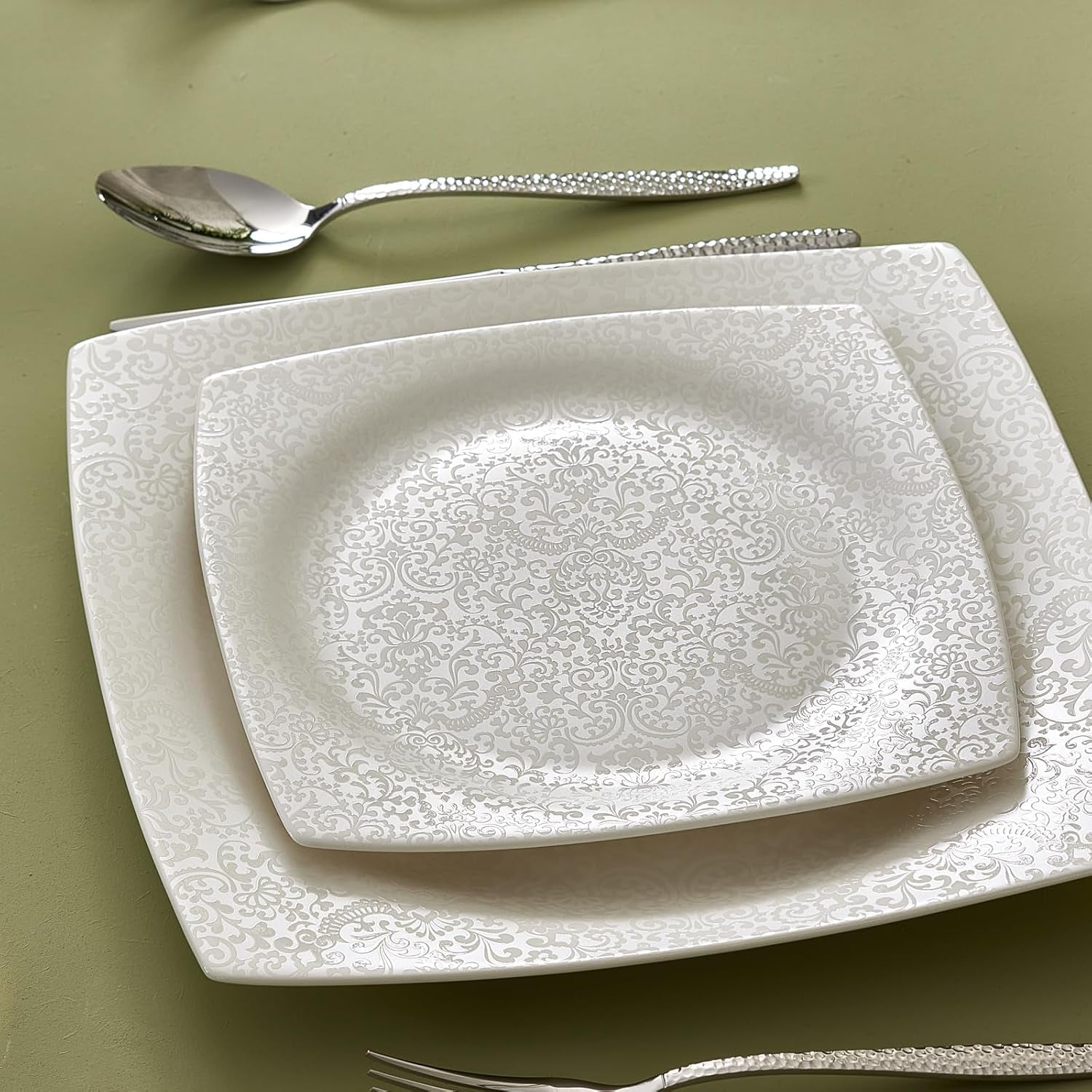 Set de veselă Karaca New Flava din porțelan, format din 24 de piese, pentru 6 persoane, alb, elegant și durabil, se poate spăla în mașina de spălat vase, perfect pentru uz zilnic și ocazii speciale