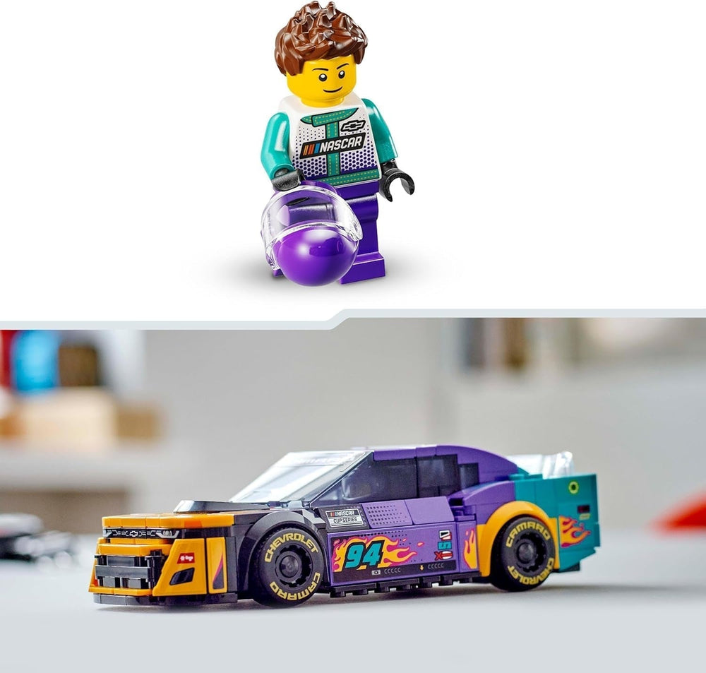 LEGO Speed Champions NASCAR Chevrolet Camaro ZL1 nové generace autíčko; Sada na stavbu a hraní závodního auta; Dárek pro chlapce a dívky od 9 let 76935 Stavebnice Besuche den LEGO-Store