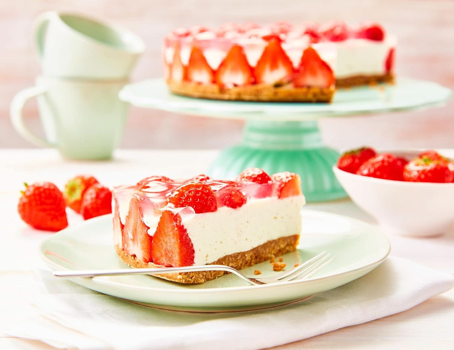 RUF New York Cheesecake Strawberry No Bake, Cheesecake american original cu sos de căpșuni, 360 grame Bucatarie Naty Shop
