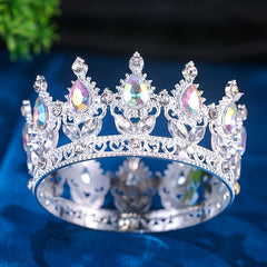 Stříbrná kovová korunka s kamínky