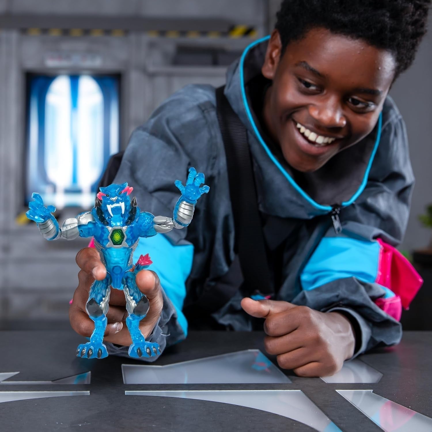 Stěhováci; Přesuňte ultimátní zvíře. Zažijte a vytvořte akční figurku Stealth Panthera z Mrbeasta. Sbírejte 3, Iconic Panther, Stealth Panther, Metallic Panther Akční figurky Naty Shop