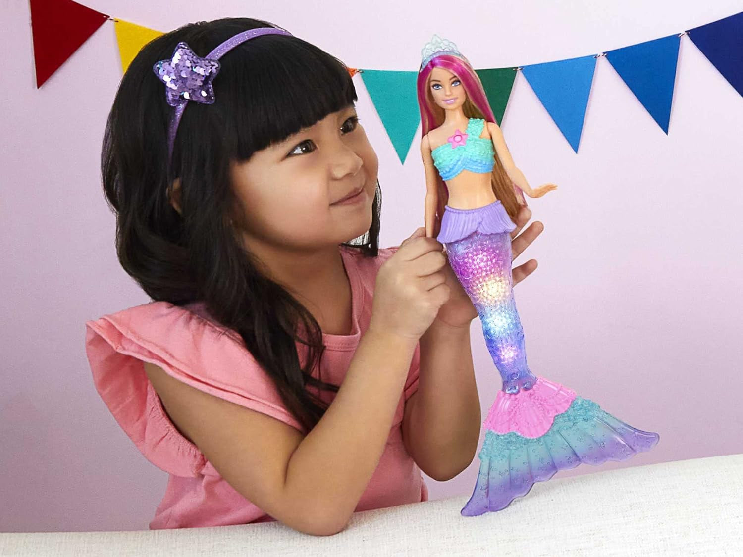 Barbie Dreamtopia Magic Light Mermaid Doll cu păr blond, păpușă Barbie cu coadă de sirenă, potrivită ca cadou pentru copii de la 3 ani, HDJ36 Papusi Naty Shop