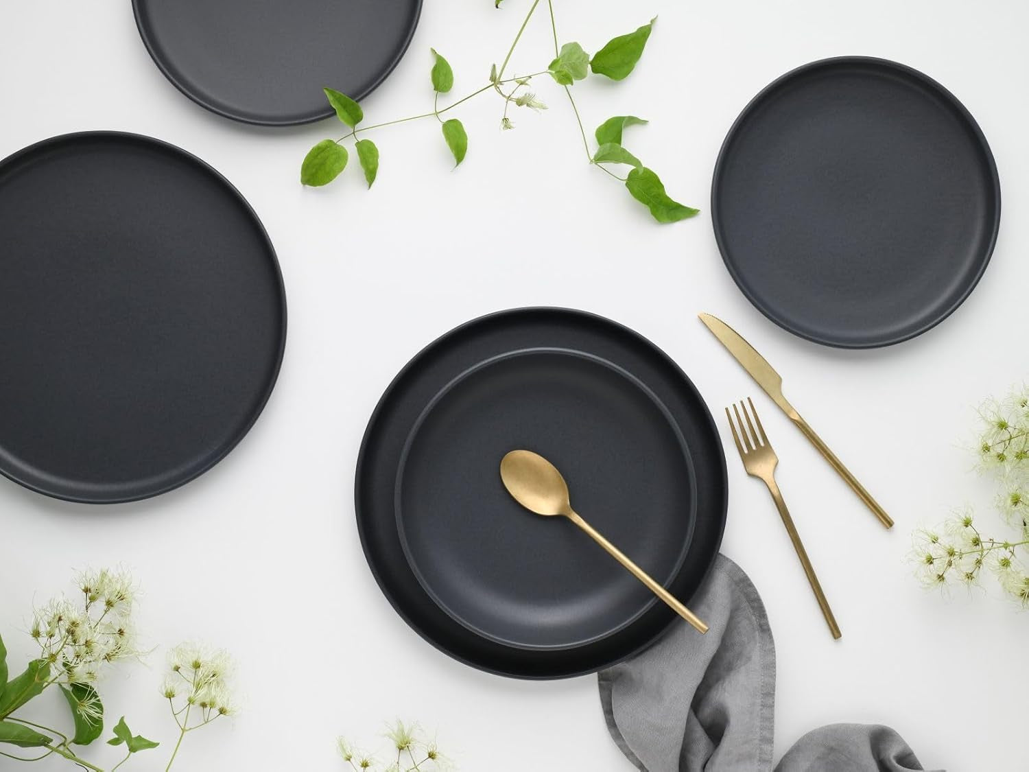 Creatable, 22979, Serie Uno BLACK, 12-teiliges Geschirrset, Teller Set Aus Steinzeug, Spülmaschinen- Und Mikrowellengeeignet, Made in Portugal Sady nádobí Naty Shop