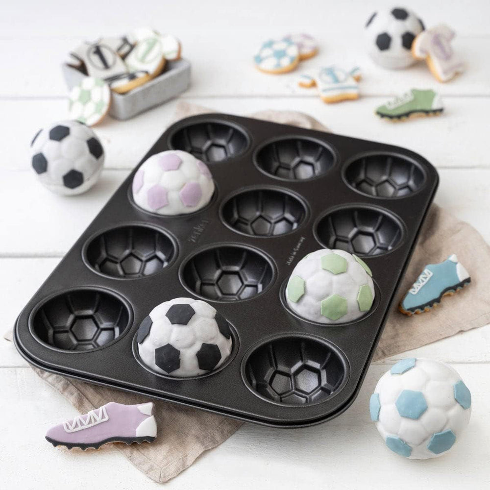 Zenker 12Er Muffinform – Muffinbackblech Für Muffins Und Cupcakes Aus Der Serie Fotbalové pečení – Hitzebeständiges 12Er Muffinblech Mit Antihaftbeschichtung, Schwarz Formy a plechy na pečení Naty Shop
