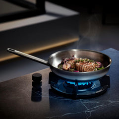 WMF Profi nerezová pánev 24 cm indukce, nerezová pánev Cromargan Hrnce a pánve Naty Shop