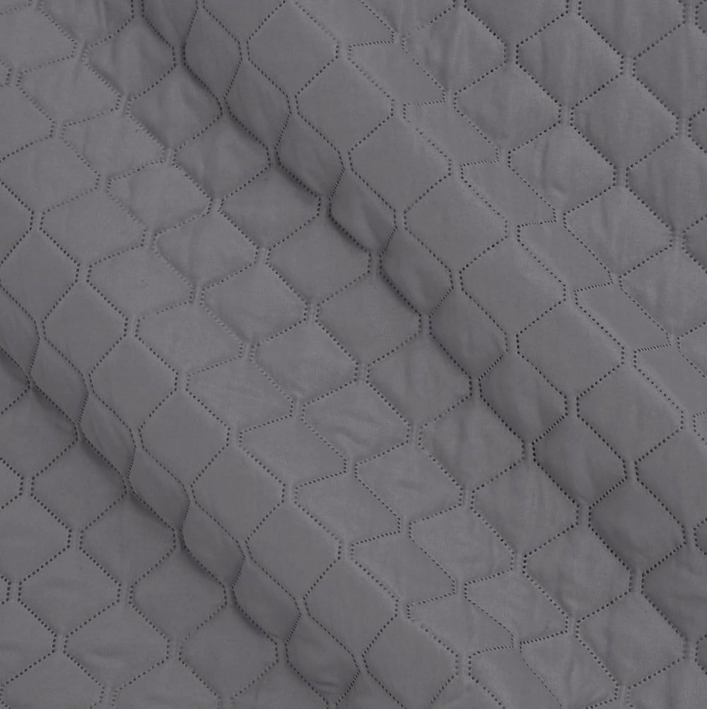 Nadměrná přikrývka Amazon Basics s reliéfem, 170 X 210 cm, tmavě šedý diamantový vzor Postele a přikrývky Besuche den Amazon Basics-Store