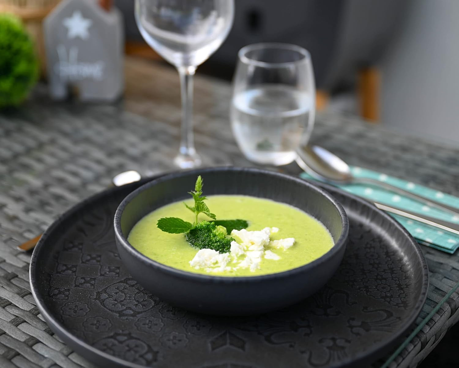 MÄSER 934064 Serie Tiles Modernes Vintage Geschirr Set Für 2 Personen in Maurischem Design Mit Mattglasur, 8-Teiliges Tafelservice Mit Tellern Und Schalen Aus Hochwertiger Keramik, Steinzeug, Schwarz Sady nádobí Naty Shop