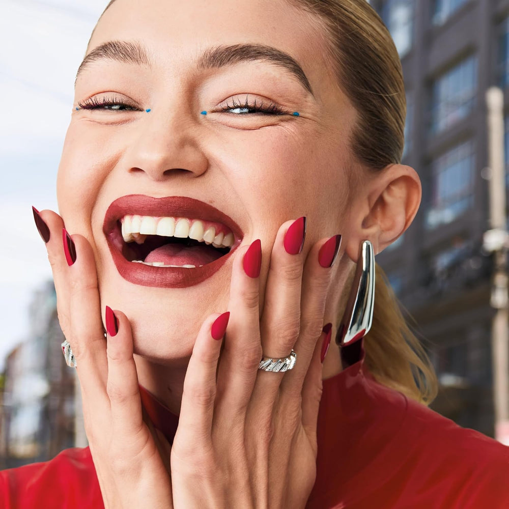 Maybelline New York Super Stay Ink Bonder 006 Deep Red - dlouhotrvající lak na nehty pro silné nehty a intenzivní barvu, 12,3 ml