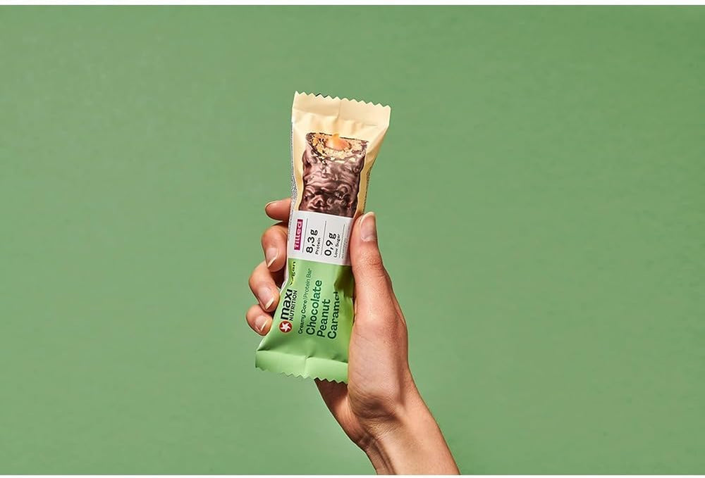 MaxiNutrition Krémová veganská proteinová tyčinka s čokoládou, arašídy a karamelem 12x45g - veganská proteinová tyčinka, 18% protein, 8,3g na tyčinku, nízký obsah cukru (0,9g), bez přidaného cukru, bez umělých aromat