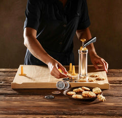 Presă de patiserie din oțel inoxidabil Tescoma DELÍCIA | Versatilitate maximă pentru decorarea fursecurilor și torturilor | 20 de discuri decorative și 4 duze de decorare | Durabilitate și calitate |