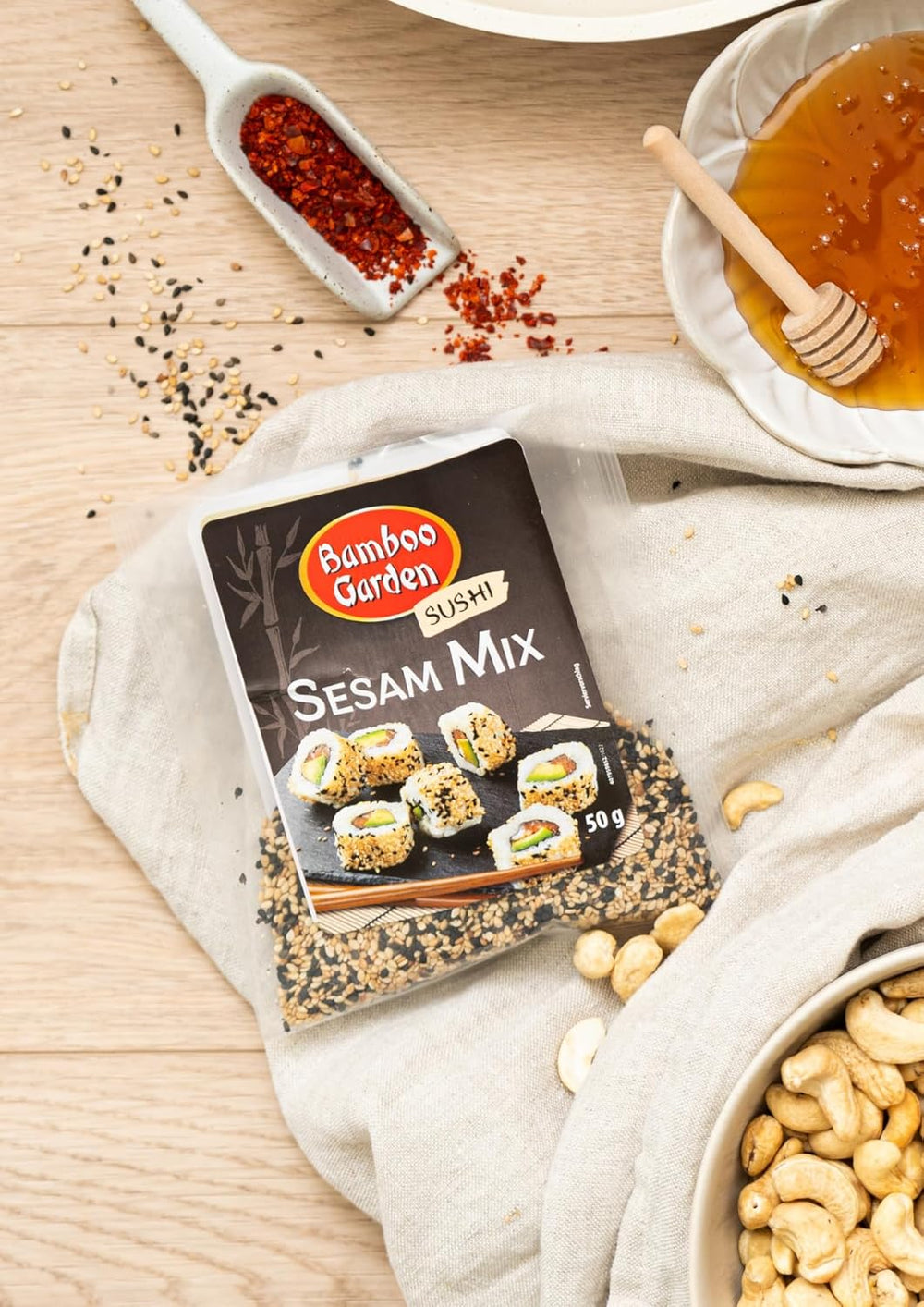 Bamboo Garden - Sushi Sesame Mix, Ideální pro přípravu sushi všeho druhu, vynikající také jako Topping k různým pokrmům, v müsli nebo kaši, 1 x 50 g