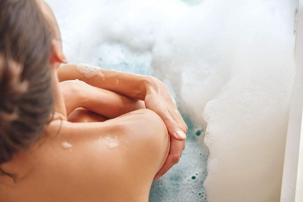 Kneipp Aroma Foam Bath Cold Season, koupelová přísada s přírodními esenciálními oleji z eukalyptu a máty, 400 ml Sprcha a koupel Naty Shop