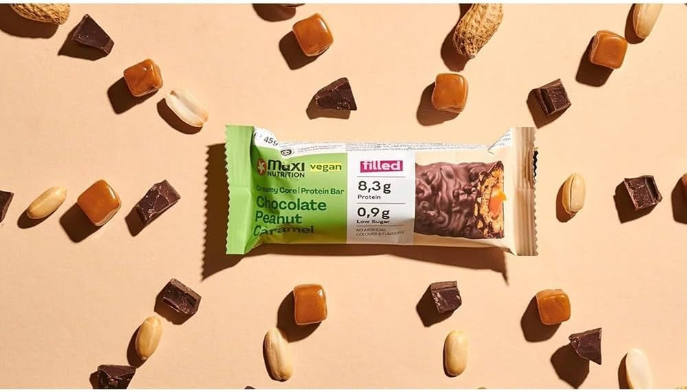 MaxiNutrition Krémová veganská proteinová tyčinka s čokoládou, arašídy a karamelem 12x45g - veganská proteinová tyčinka, 18% protein, 8,3g na tyčinku, nízký obsah cukru (0,9g), bez přidaného cukru, bez umělých aromat
