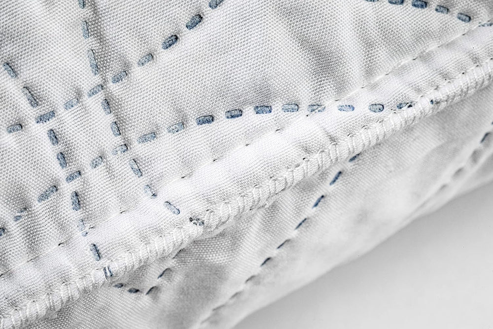 V.I.P. Very Important Pillow V.I.P. Pernă cu fulgi de memorie, alb, pernă 45 X 75 cm, copertă matlasată din poliester, foarte respirabilă, moale, fabricată în Italia Perne standard Naty Shop