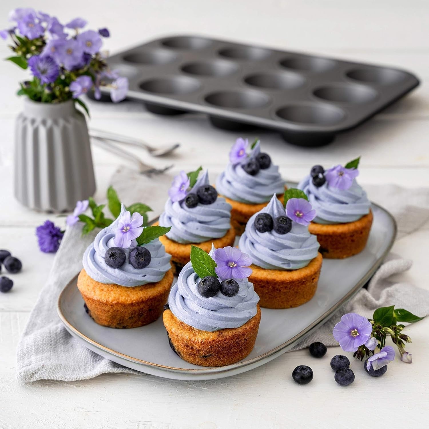 Zenker 12Er Muffinform Energy, Premium-Backform, Für Köstliche Kuchen, Verkürzt Die Backzeit Um Bis Zu 20% (Farbe: Silber/Anthrazit), Menge: 1 Stück, Hellgrau Und Dunkelgrau Matrite si tavi pentru copt Naty Shop