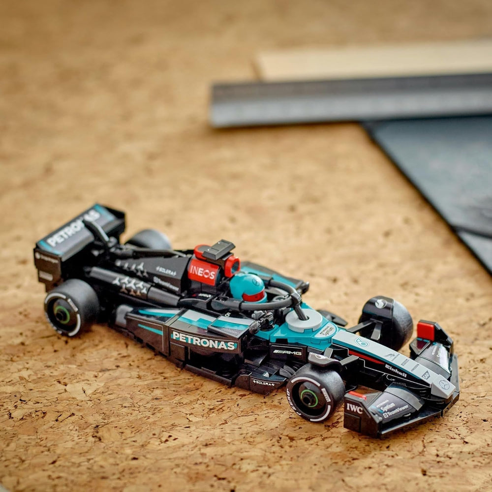 LEGO Speed Champions Mercedes-Amg F1 W15 Závodní auto - Minifigurka Formule 1 - Sběratelský a sestavitelný model auta - Dárek pro chlapce a dívky od 10 let nebo dospělé fanoušky 77244 Stavebnice Besuche den LEGO-Store